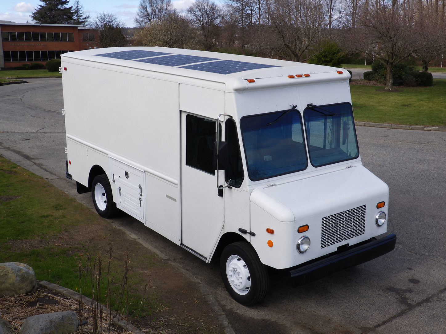 Food Trucks / Mobile Coffee & Business Vehicles solar application photo 4